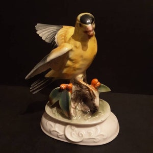 Vintage Napco Ware Golden Finch Figurine, Statue C-8524