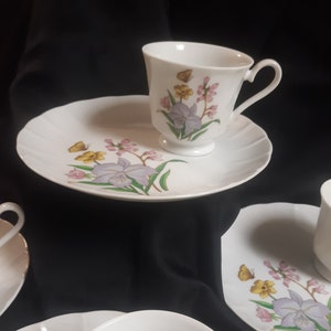 Vintage Lily Snack Set of 4, Luncheon Plates and Tea Cups, Made in Japan