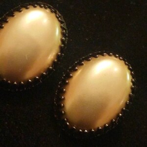 Vintage Oval Gold Pearlized Clip on Earrings