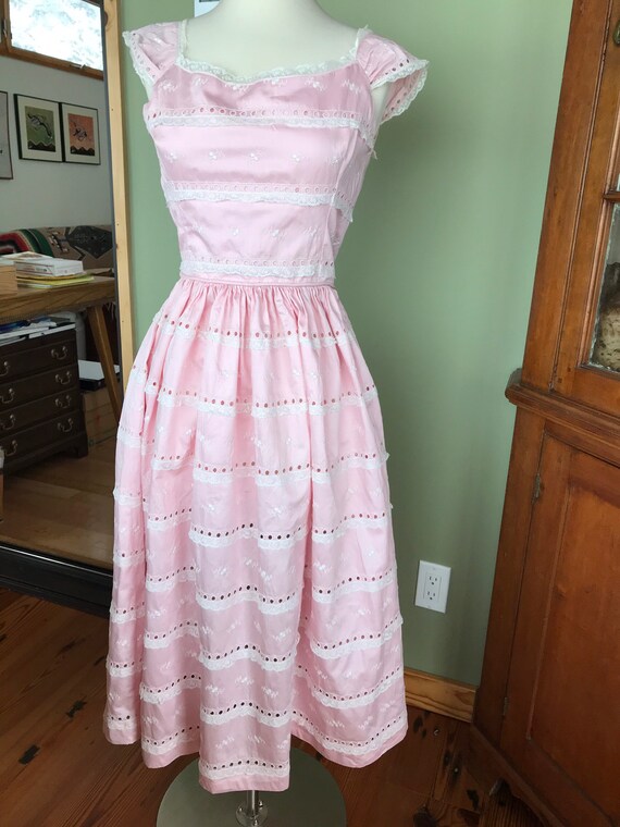 Pink! Vintage 1950s Cotton Eyelet and Lace Dress,… - image 3