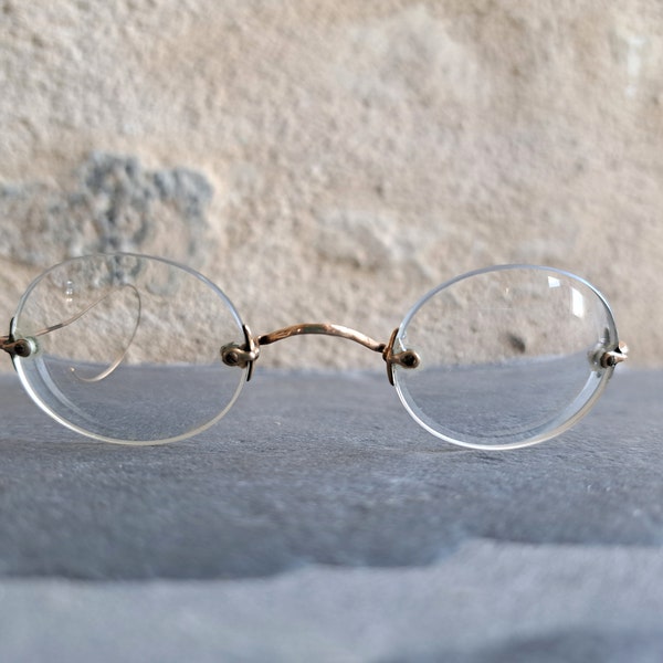 Lunettes de vue ovales antiques marquées en plaqué OR, un bras manquant, monture de lunettes de vue Costume de théâtre à collectionner en ombre à thé vintage française