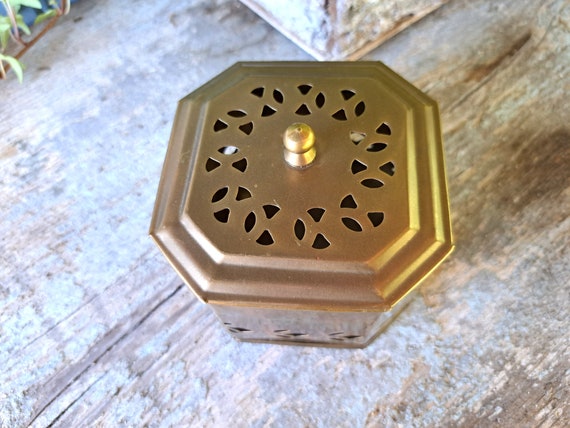 Simple Moroccan brass potpourri box, French vinta… - image 5