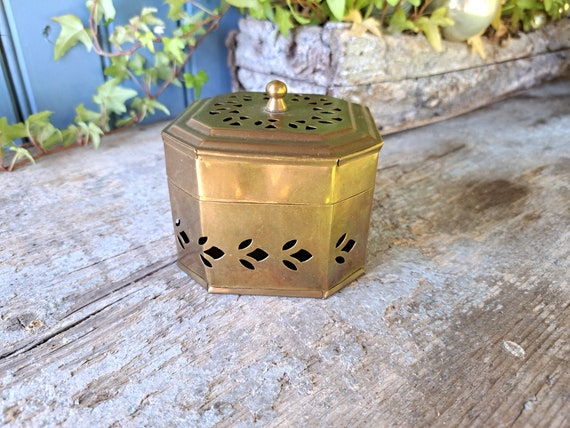 Simple Moroccan brass potpourri box, French vinta… - image 3
