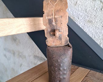 Antik getklocka med trärem, rustik lantlig inredning, fransk vintage