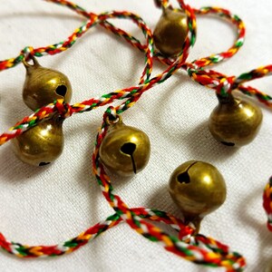 10 Small Brass Jingle Bells Colorful Cord Hanging Bells 1 yard long decorative Strand boho Windchime retro cow cord Tiny handmade India zdjęcie 2