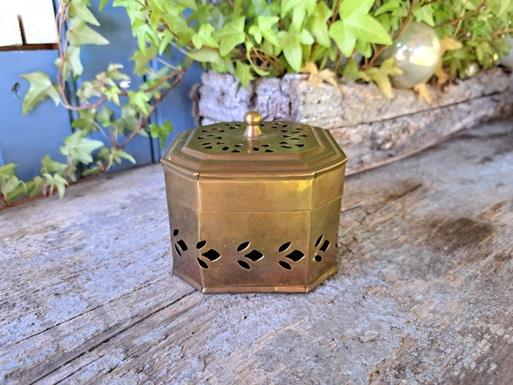 Simple Moroccan brass potpourri box, French vinta… - image 1
