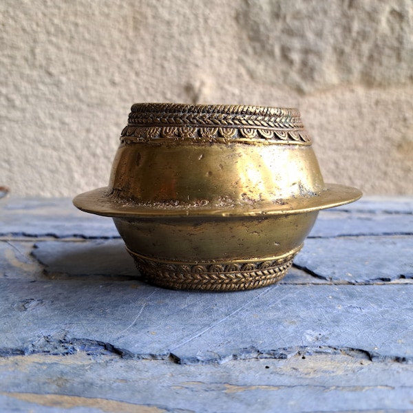 Antique brass slave bracelet, French vintage, rare old African slave bracelet, history Africa, hammered decorated ornated large wide unique