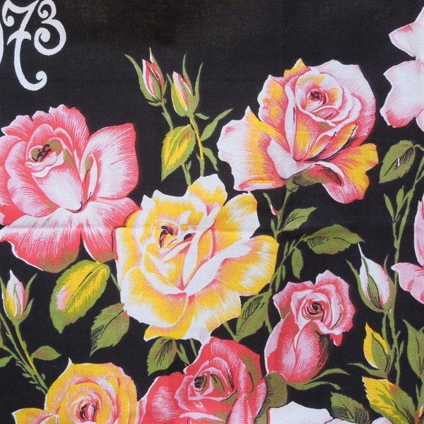 SALE 1973 Tea Towel Calender Roses Flowers, French Vintage, Birth Year Gift, Linen, Souvenir, hand towel, Kitchen, Cloth