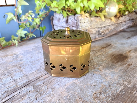 Simple Moroccan brass potpourri box, French vinta… - image 2
