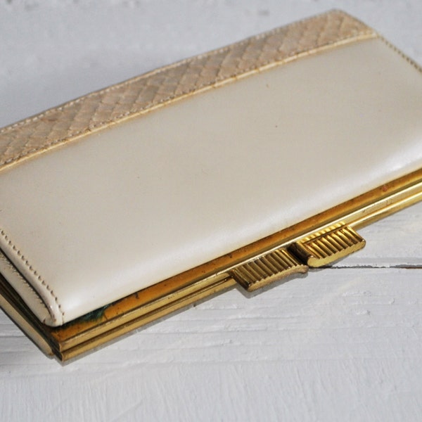 Vintage Cream leather wallet 50s / change money / Leather Clutch / Purse / Coin Purse / Kiss-lock  closure / Snap / kiss clasp