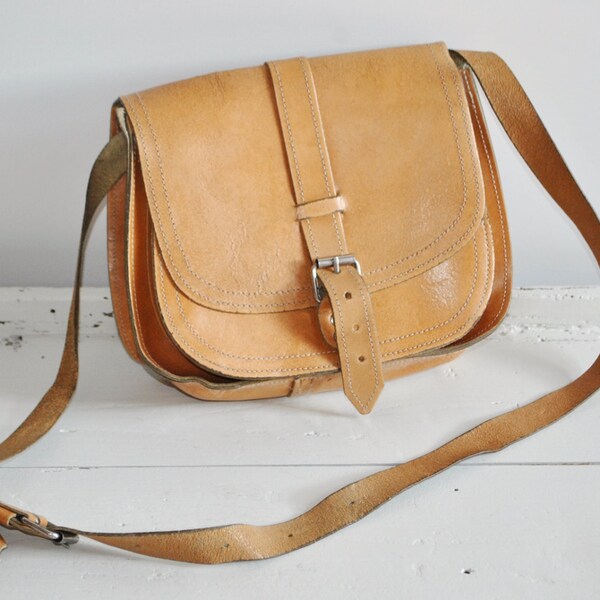 Reserved for Tarah - Vintage Camel Brown Leather Saddle Bag - Women Shoulder Bag - Cross Body Bag - Boho Hippie