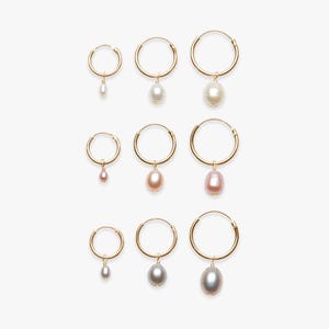 Minimalistic golden hoop earring with freshwater pearl | White, pink, grey pearl charm | Price per piece or per pair | Gold filled & vermeil
