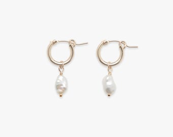 Luster clasp hoop earring | Golden click hoop earrings with freshwater baroque pearls | White pearl | Gold filled