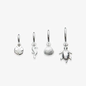 Minimalistic hoop earring with Deep Sea charm | Sanddollar, seahorse, shell, turtle | Sterling silver