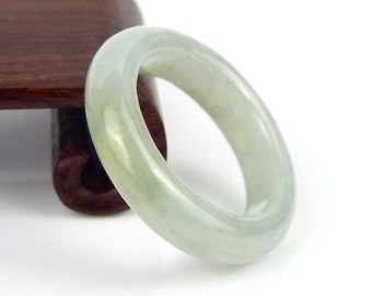 Durchscheinender, hellgrüner Naturjade-Ring, US-Größe 6 - 16,5 mm, Echtheitszertifikat - unbehandelt.