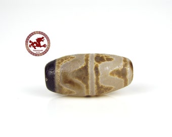 Antique, worn and small agate bead Dzi, Tibetan DZI "Tiger Tooth" with Dragon skin, Tibetan agate bead, tribal Dzi beads