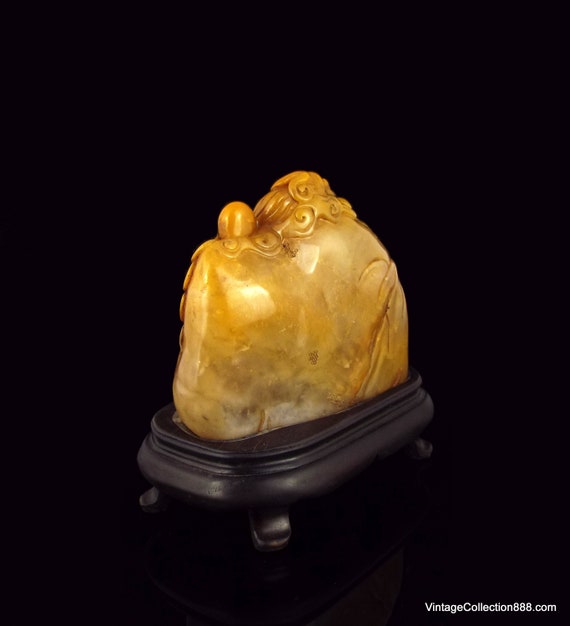 Beautiful Chinese Yellow ShouShan Stone Hand-Carved Bracelet