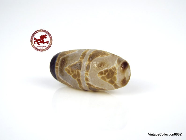 Antique, worn and small agate bead Dzi, Tibetan DZI Tiger Tooth with Dragon skin, Tibetan agate bead, tribal Dzi beads image 2