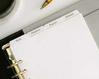 Aanpasbare bovenste tabblad planner verdelers 4-tabs lederen kaart | A5 of persoonlijk formaat | 30+ tabbladlabels om uit te kiezen | Minimale Planner-tabbladen