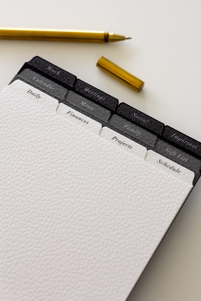 Divisori per agenda personalizzabili con linguetta superiore, cartoncino in pelle a 4 linguette / formato A5 o personale / oltre 30 etichette tra cui scegliere / linguette minimaliste per agenda immagine 3