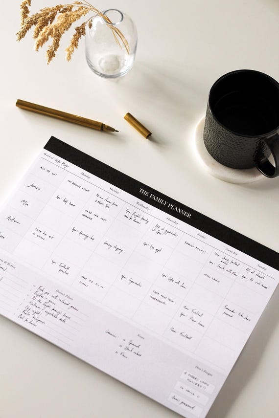 Weekly Family Planner Notepad | Minimal Family Weekly Calendar and Schedule with Meal Planner | A4 Weekly Desk Pad | Gift for Mum Under 10