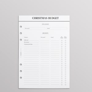 Op de afbeelding: Een wit papieren planner-inlegvel met de titel CHRISTMAS BUDGET, voorzien van secties voor het totale budget, verwachte en werkelijke uitgaven, en een tabel voor categorie&euml;n zoals cadeaus, decoraties en eten, met zes ringbandgaten.