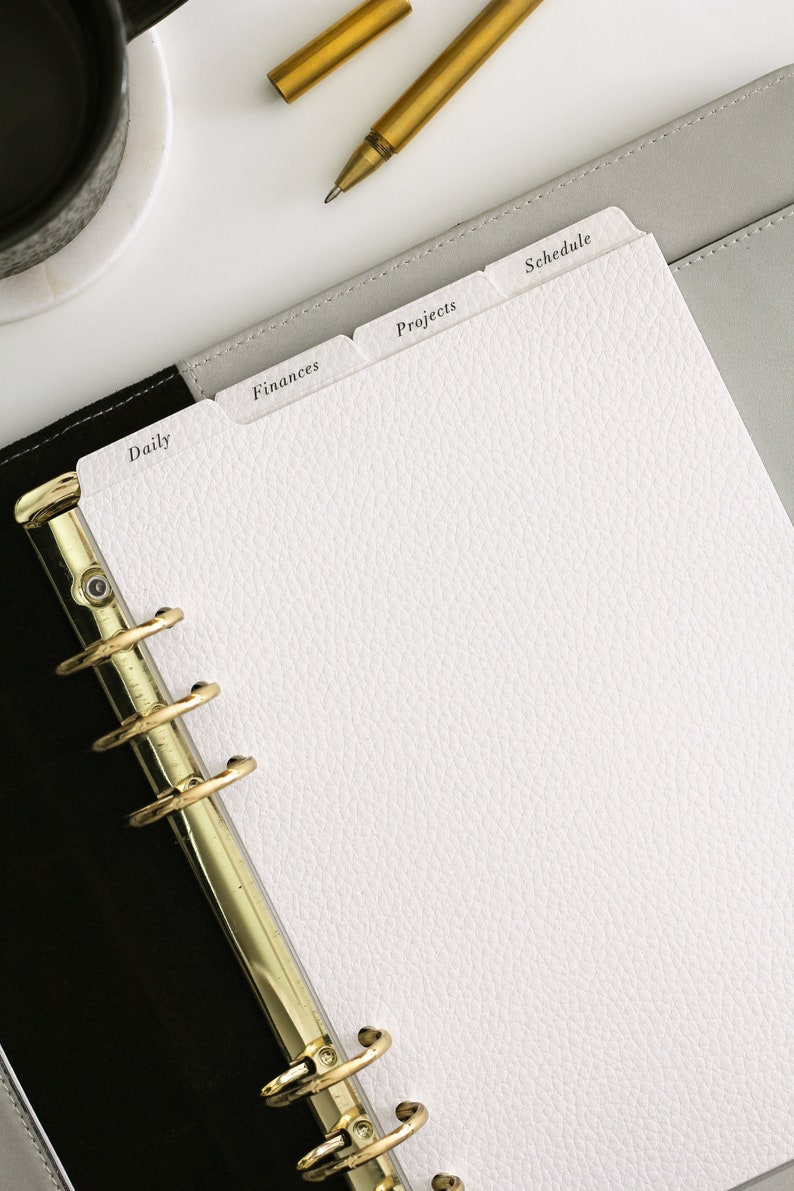 Divisori per agenda personalizzabili con linguetta superiore, cartoncino in pelle a 4 linguette / formato A5 o personale / oltre 30 etichette tra cui scegliere / linguette minimaliste per agenda immagine 6