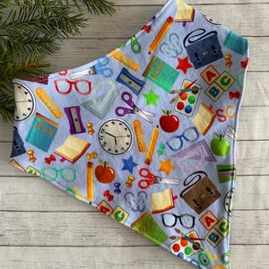 Schule Big Kid Bandana Bib Wasserdicht Besondere Bedürfnisse Teen Zurück zu Schule Sabber Lätzchen Bus Buch Warm Bleistift Karte Spezielle ED Sabbern Dignity Schal