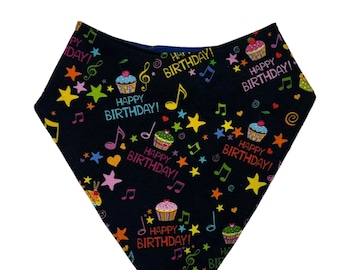 Bavoir bandana imperméable Happy Birthday Bavoir réversible pour enfants handicapés garçon adolescent adulte dignité bave écharpe ballons célébration d'anniversaire sur noir