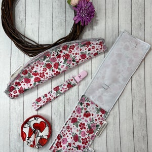 Rosa Mini-Rosen, die G-Tubie-Set füttern, GTube Port-Abdeckung Wasserdichte Fütterungspumpverlängerungssteckerabdeckungen Floral rot rosa Herzen 4-er Set