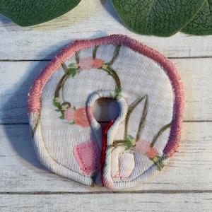 GTube Cache bouton micro-clé Jtube Coussin de protection Housse pour tube Mini lapin couronne de Pâques Lapin de Pâques fille Bouton rose Floral oreilles de lapin fleurs tubie