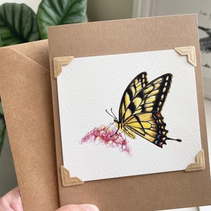 NOUVEAU!! Ensemble de quatre cartes d'art papillon différentes en couleur avec enveloppes Kraft. Toute occasion, vide à l'intérieur, cadeau parfait pour toute occasion.