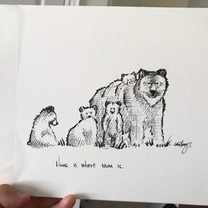 Famille d’ours, 4 oursons « La maison est l’endroit où maman est. » 8x10 impression papier d’art de qualité archivistique, noir et blanc.