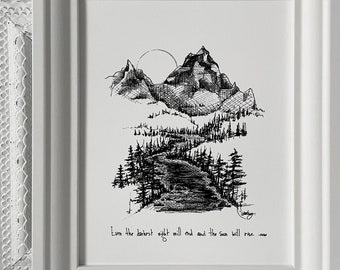 Può includere: Disegno a inchiostro nero e bianco di una catena montuosa con un fiume che scorre attraverso la valle. Il sole tramonta dietro le montagne. La citazione "Anche la notte più buia finirà e il sole sorgerà..." è scritta sotto l'immagine.