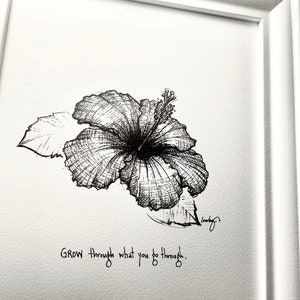 Fleur d’hibiscus « Grandissez à travers ce que vous traversez. » Impression papier fine art de qualité archivistique, cadeau d’ami, décoration intérieure fleurs tropicales, citations