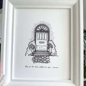 Voordeur "Als de ene deur sluit, gaat de andere open" hoogwaardige fine-artpapierprint 8 x 10, 11 x 14, 11 x 17. Inwijdingsfeest voor nieuw huis of cadeau voor baanverlies