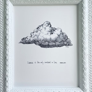 Wolk zwart-wit afbeelding. "Verandering is de enige constante in het leven." Fine-art print van archiefkwaliteit beschikbaar 3 maten, filosofie cadeau.