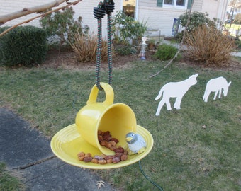 birdfeeder, teacup birdfeeder, garden ornament, gifts for new home, gift for Valentine's day, Birdwatcher gift yellow, blue, upcycled craft