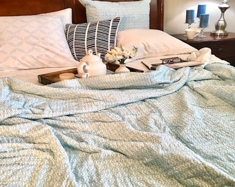 blue quilt, block printed quilt,  jaipur razai, king quilt, queen quilt, twin quilt, coverlets, summer quilt, handmade quilt, blue bedding