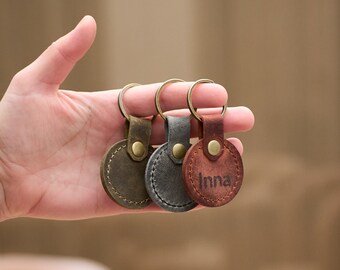 Custom leather keyring with engraving. Monogrammed leather keychain. Small keyring with your name. 3rd Anniversary handmade leather gift.