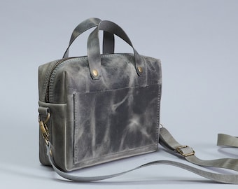 Personalisierte kleine Lederhandtasche mit Reißverschlusstasche. Handgemachte graue Leder Umhängetasche für Damen. Umhängetasche aus Leder in Wunschfarbe