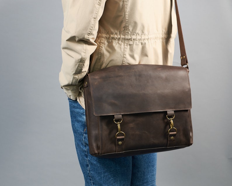 Brown leather messenger bag men. Zippered handmade crossbody bag for laptop. Personalized Commuter Shoulder Bag. Leather satchel for men. image 2