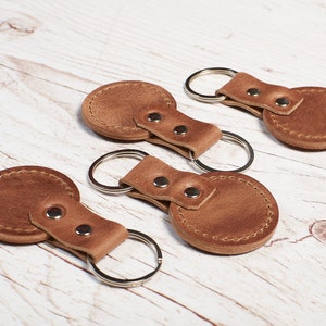 Personalized leather keychain. Handmade leather key fob gift for him. Custom color monogrammed keyring. Brown leather minimalist key holder. Timber (crazy horse)