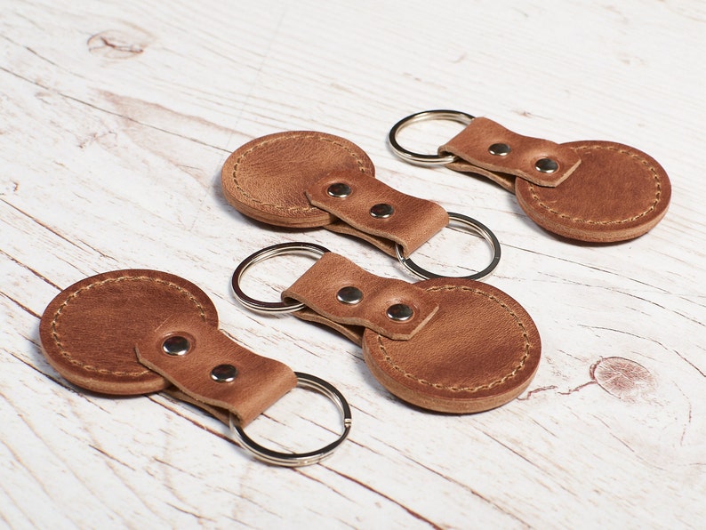 Personalized leather keychain. Handmade leather key fob gift for him. Custom color monogrammed keyring. Brown leather minimalist key holder. Timber (crazy horse)