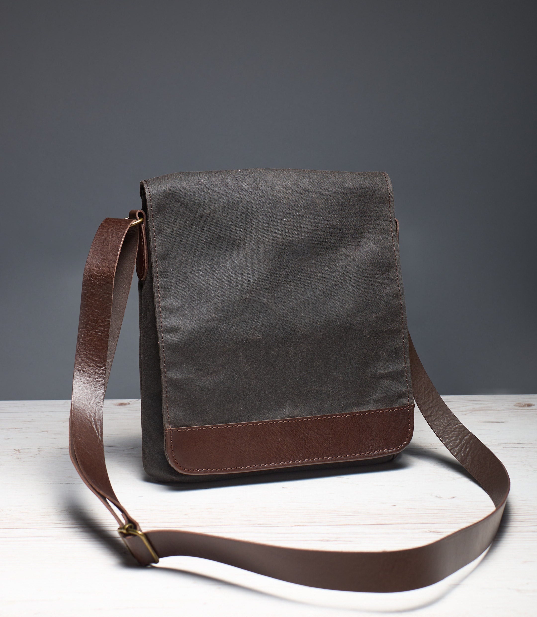 Men's Small Tablet Messenger Bag