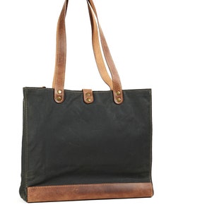 Waxed canvas tote bag in dark green timber. Leather handles, key chain image 6