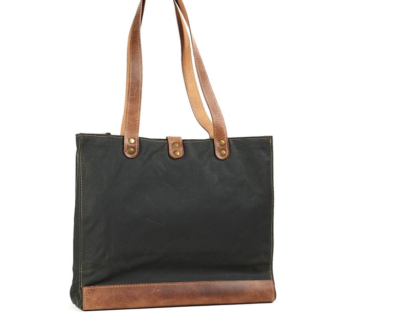 Waxed canvas tote bag in dark green timber. Leather handles, key chain image 6