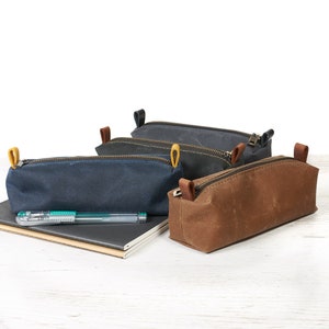 Trousse à crayons zippée en toile cirée. Étui à stylos et crayons en tissu, cadeau pour lui Étui à stylos fait main