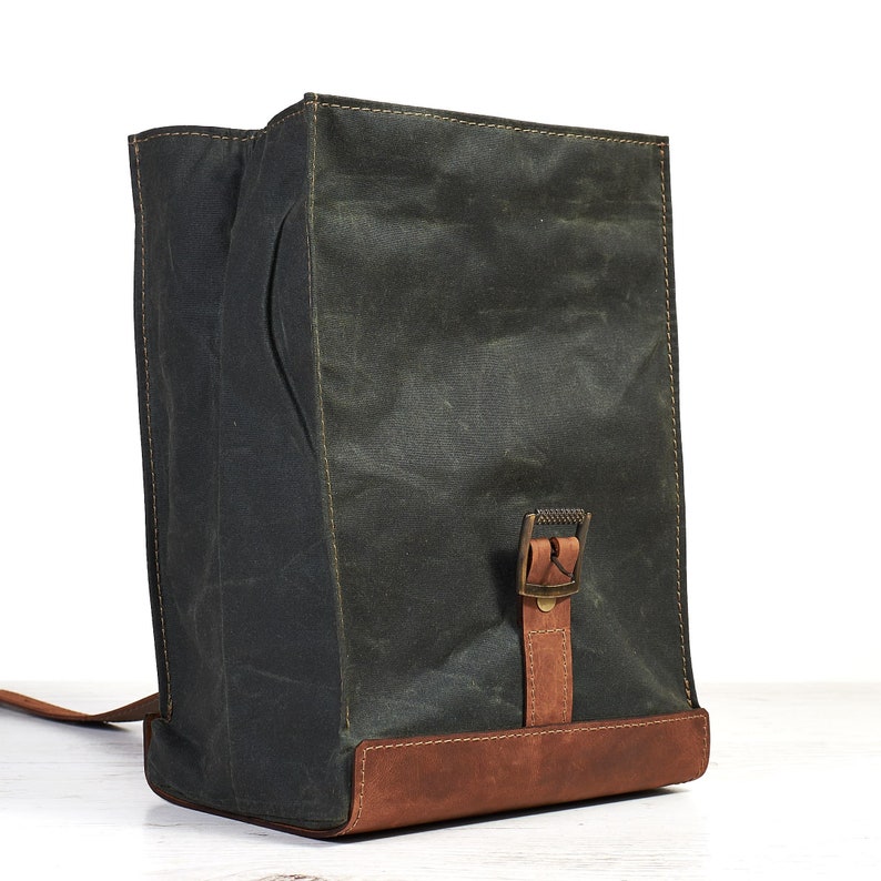 Waxed canvas lunch bag. Waterproof lunch box with leather handle / strap. Personalized gift. Bag for women men image 6