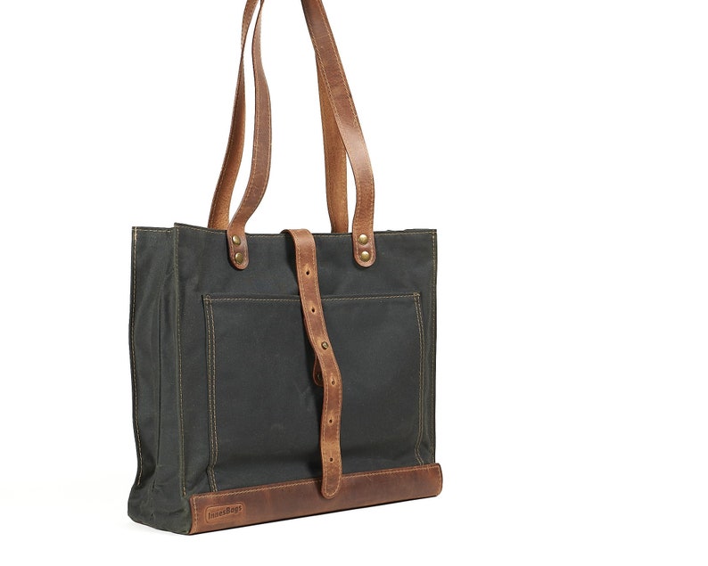 Waxed canvas tote bag in dark green timber. Leather handles, key chain image 3